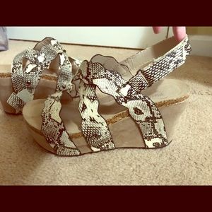 Pierre Dumas size 9 snakeskin print sandals